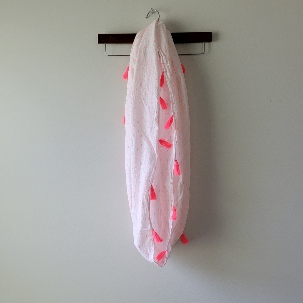 Old navy pink and shite scarf